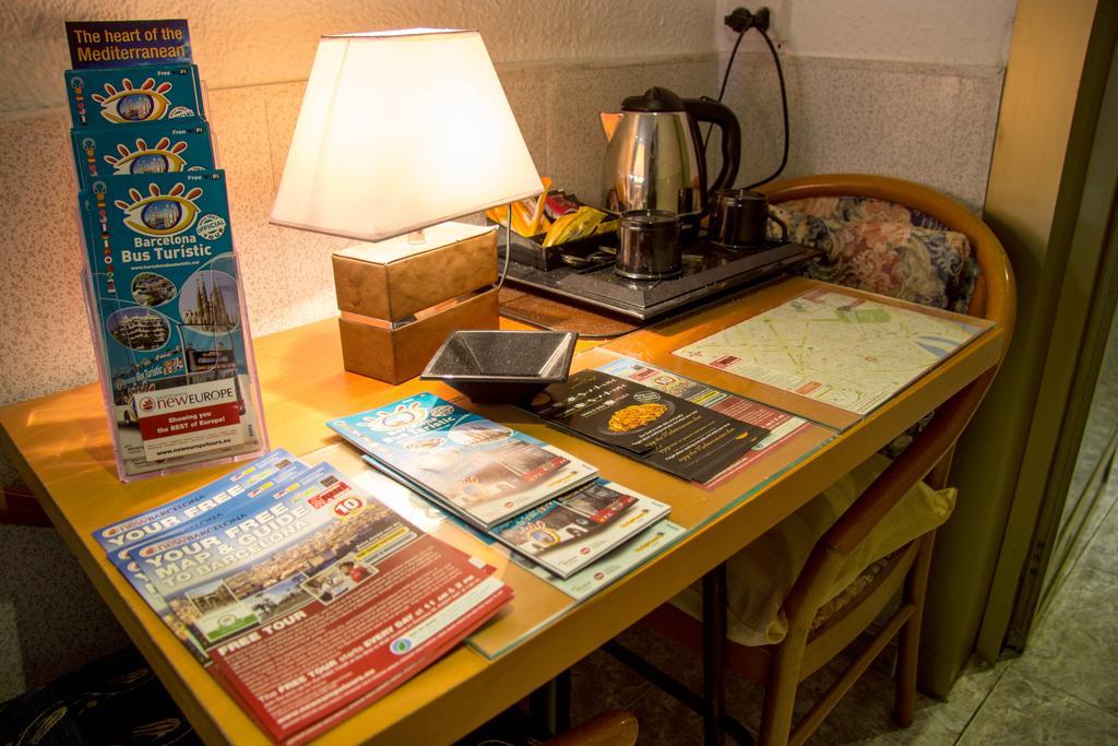 Hostal Aribau 巴塞罗那 外观 照片