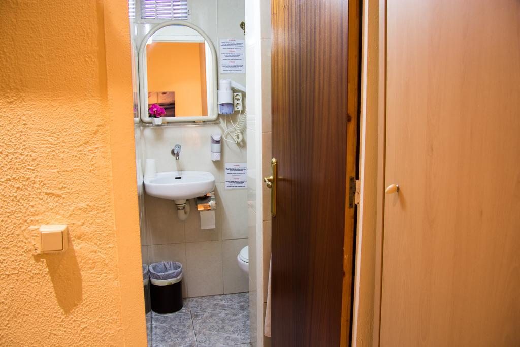 Hostal Aribau 巴塞罗那 外观 照片