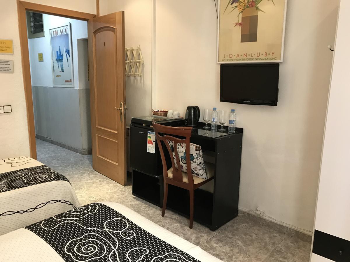 Hostal Aribau 巴塞罗那 外观 照片