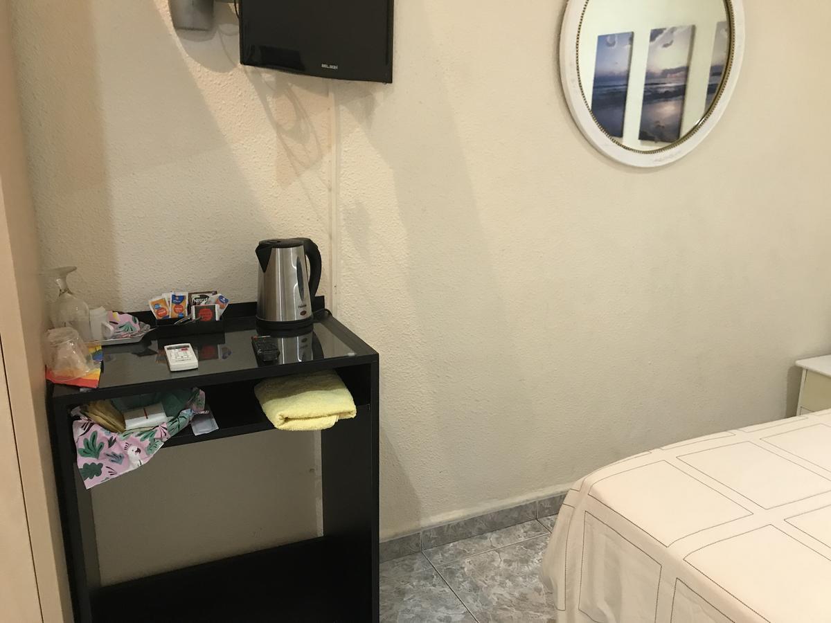 Hostal Aribau 巴塞罗那 外观 照片
